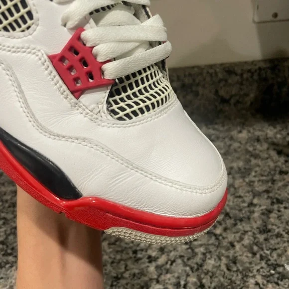 Jordan 4 FireRed size 8M